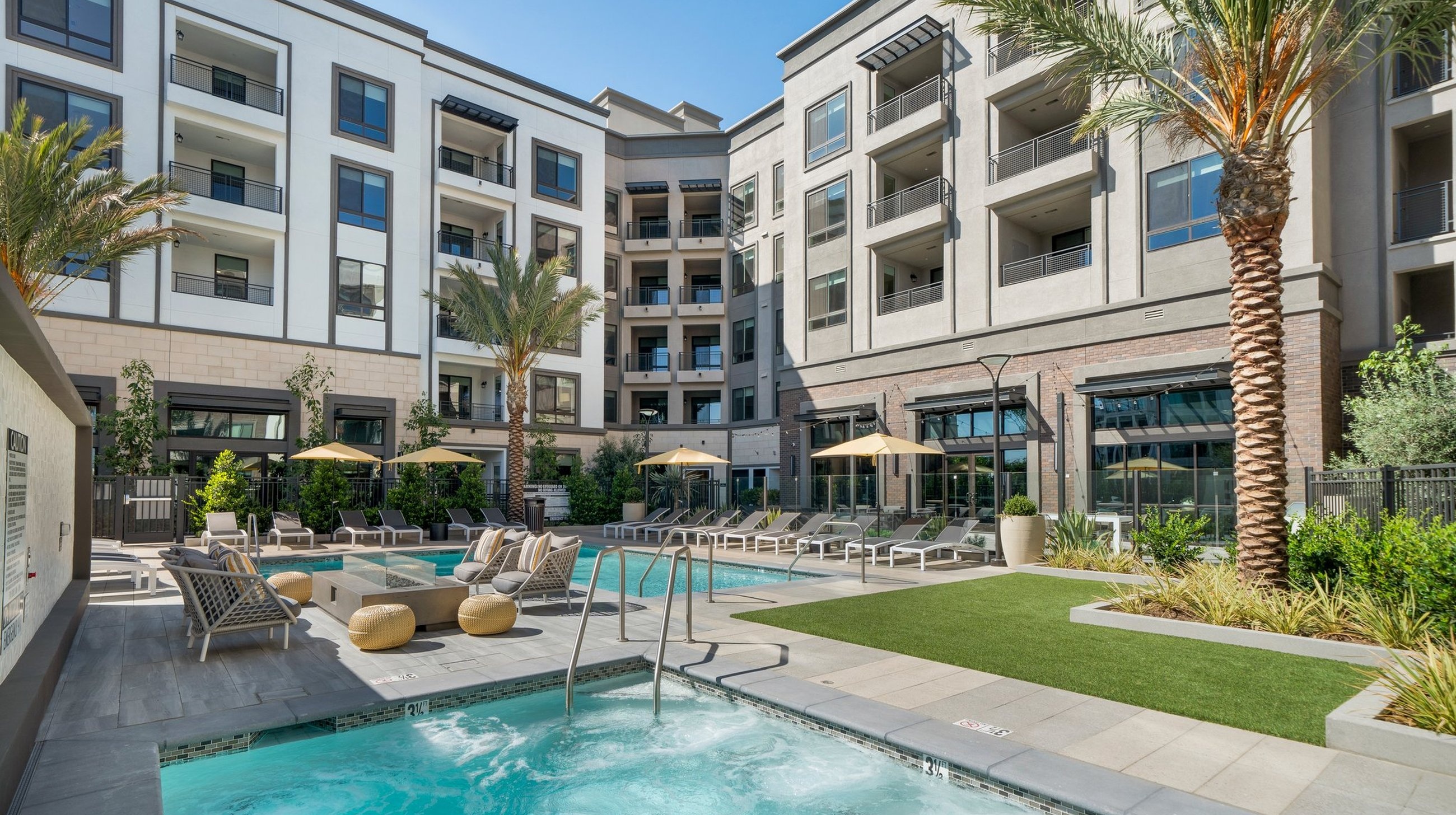 Link OC courtyard and shared outdoor amenity spaces